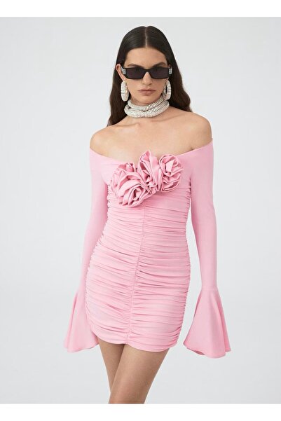 Elia Gül Detaylı Drapeli Pembe Mini Şık Gece Elbisesi