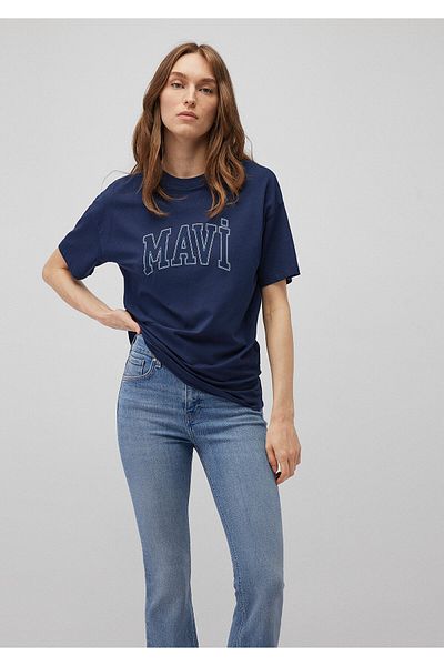 Mavi Marineblaues T-Shirt mit Logo-Print, reguläre Passform / normaler Schnitt 1611193-70488