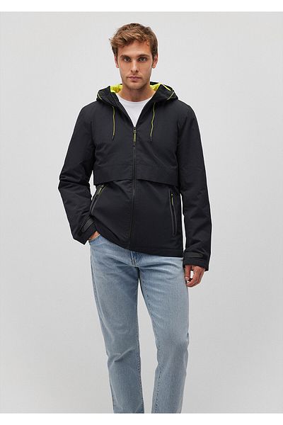 Mavi Schwarze Kapuzenjacke mit schmaler Passform und engem Schnitt 0110268-900