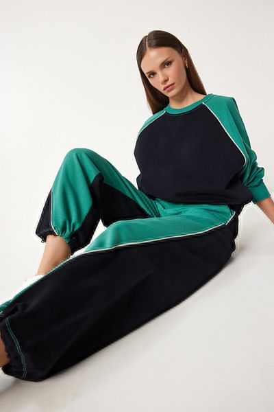 Happiness İstanbul Grün-schwarzes Block-Jeans-Trainingsanzug-Set für Damen CV00036