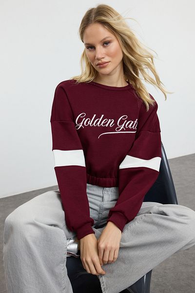 Trendyol Collection Hanorac din fleece bordeaux, cu croiala relaxată, broderie cu slogan - TWOAW25SW00232