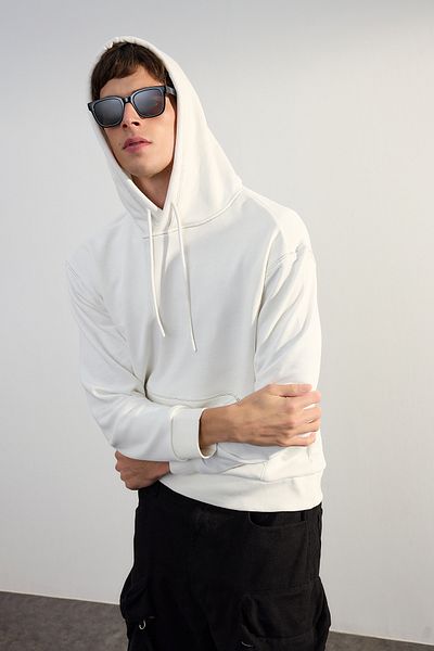 Trendyol Collection Λευκό Premium Oversize/Wide Cut Λεπτομέρεια ραφής με κουκούλα 100% βαμβακερό φούτερ TMNAW25SW00035
