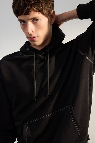 Trendyol Collection Premium Μαύρο Oversize Φούτερ με κουκούλα 100% βαμβάκι - Λεπτομέρεια ραφής TMNAW25SW00035