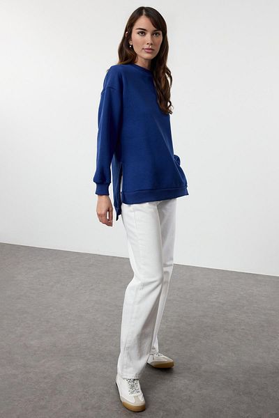 Trendyol Collection Übergroßes Fleece-Strick-Sweatshirt – Schlitzdetail, dicke Innenseite, Saks TWOAW23SW00195