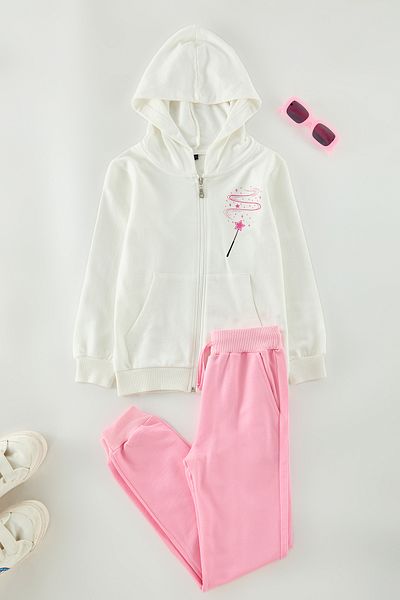 TRENDYOLKIDS Ecru*001 طقم علوي محبوك بشعار للفتيات TKDAW25AU00040