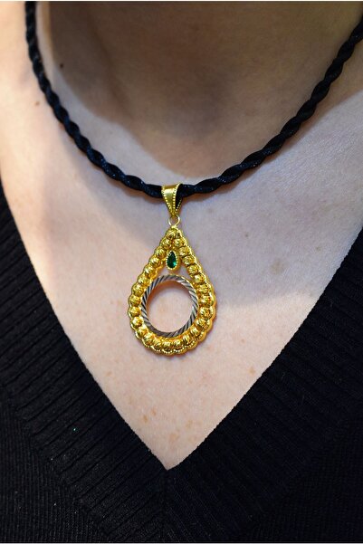 Yenigün Kuyumculuk 14 Ayar Altın Yeşil Taşlı Çeyrek Altın Çerçeveli Ipek Ipli Kolye