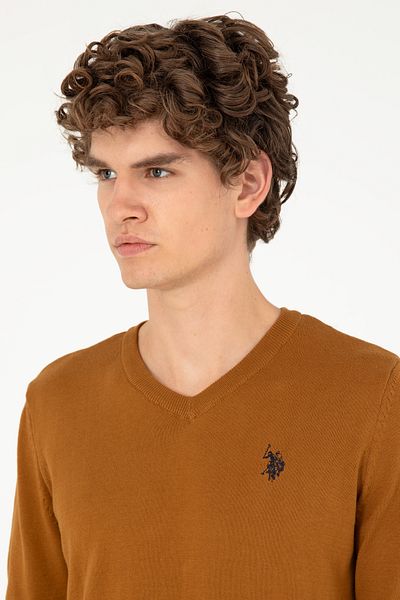 U.S. Polo Assn. Men's Slim Fit V-Neck Coconut Basic Sweater 50293512 -Vr153