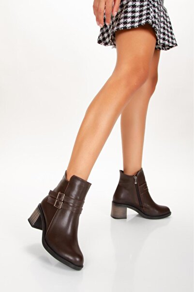 Zlato Γυναικείες μπότες με τακούνι με λεπτομέρεια με αγκράφα σε καφέ χρώμα