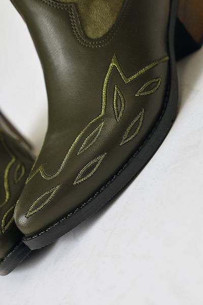 Limoya Maily Khaki Suede Λεπτομερείς κεντημένες γυναικείες μπότες Western με μυτερή μύτη, γυναικεία μποτάκια