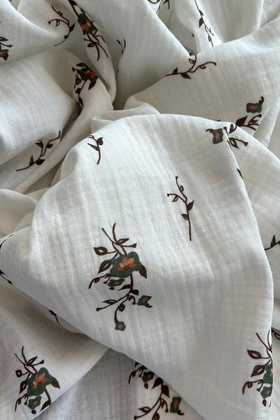 Doray Kumaş Țesătură de muselină de bumbac cu două straturi cu fundal alb și model de flori crocante / DRY - 181