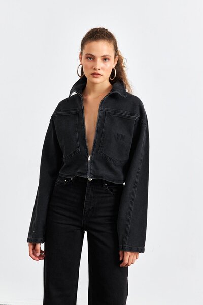 YOUR NAME سترة نسائية من قماش الدنيم مع تفاصيل مطرزة