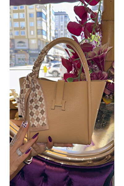 KRISTE BELL Fular detaylı, nude renk el çantası