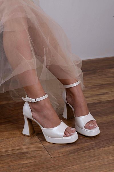 sovrana Single Strap Thick Platform Heeled Shoes Mother of Pearl