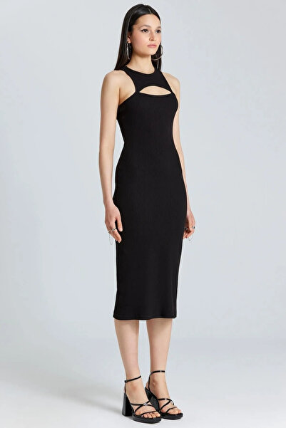 World Fashion Trends WFT2524 Rochie lungă neagră cu detaliu de fereastră pe p...