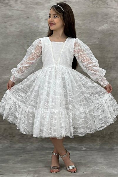 Riccotarz Dívčí bílé večerní šaty s průhlednými rukávy, výstřihem s perlovými korálky a nařaseným lemem