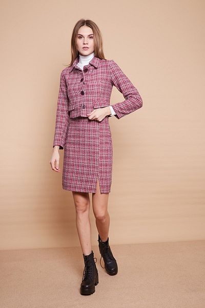 Jument Blazer din tweed cu buzunar frontal cu nasturi Jachetă scurtă - model magenta măturat