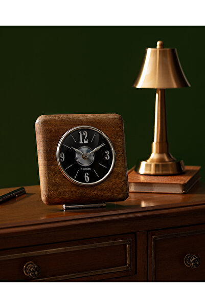 Madame Coco Astin Saat