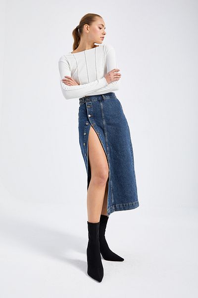 its basic Fusta de damă din denim colorată cu nasturi în față, lungime maxi
