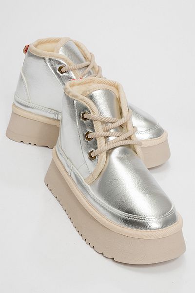 LuviShoes حذاء رياضي نسائي برباط ونعل سميك باللون الفضي من OVELA