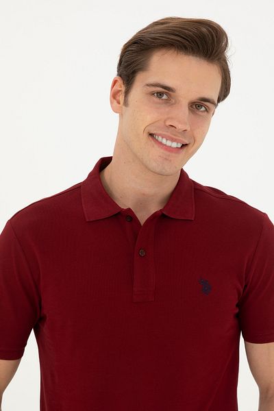 U.S. Polo Assn. تي شيرت رجالي ذو قصة ضيقة وياقة بولو باللون الأحمر الداكن 50279573 -vr177