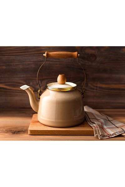 Madame Coco Bonneville Teapot - Stylish and Comfortable