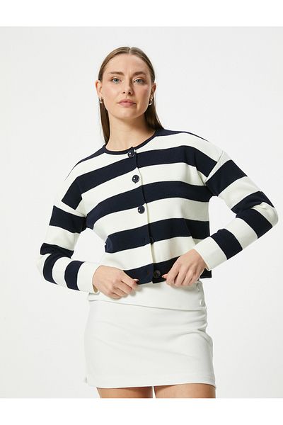 Koton Round Neck Knitwear Cardigan - Buttoned and Soft Texture