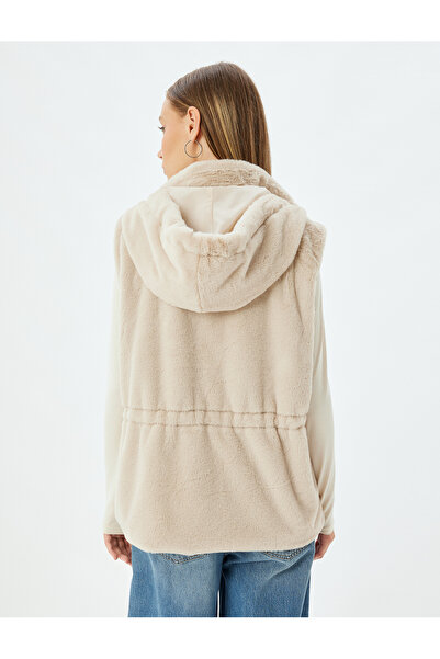 Koton Kunstpelzweste mit Kapuze und Druckknopfverschluss