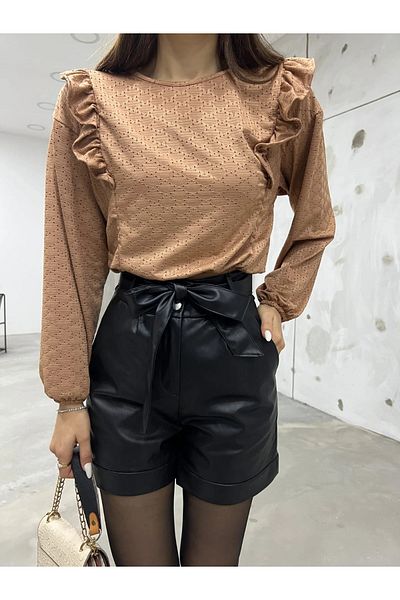 Fav Style Bluză Camel Crop - mânecă lungă, detaliu umăr cu volan, gât crew, talie elastică