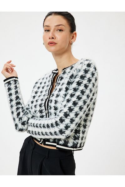 Koton RounD Neck anD ButtoneD PlusH CarDigan - Goose Feet PatterneD