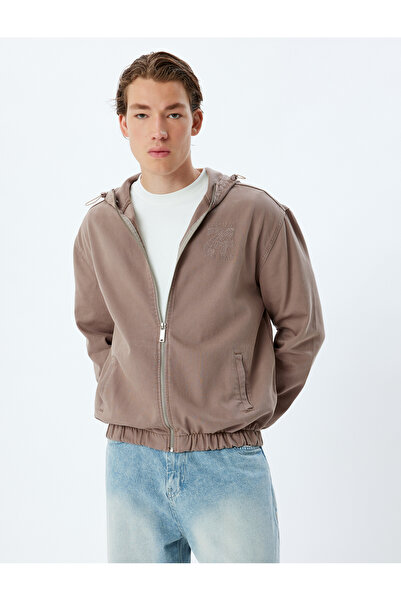 Koton Κεντημένο τζιν μπουφάν με κουκούλα με λεπτομέρεια από βαμβακερή τσέπη με φερμουάρ