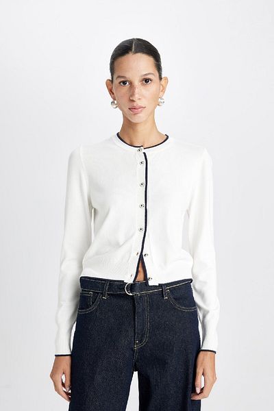 DeFacto Regular Fit Basic Plain Crew Neck Buttoned Knitwear Cardigan A4731Ax24Wn