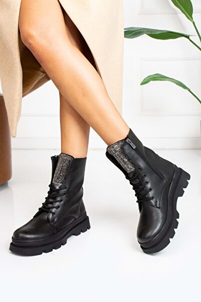 Kocamanlar Ayakkabı Feles Taş Detaylı Kadın Postal Bot SİYAH