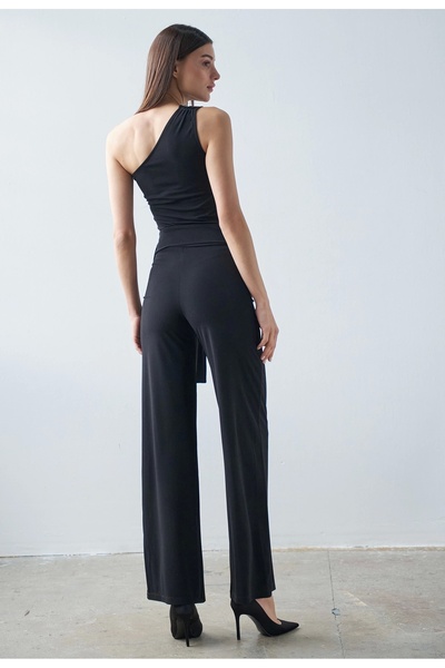 allys ASİMETRİK TEK OMUZ TULUM YAN FERMUARLI BÜZGÜ DETAYLI KENDİ KUMAŞINDAN KEMERLİ