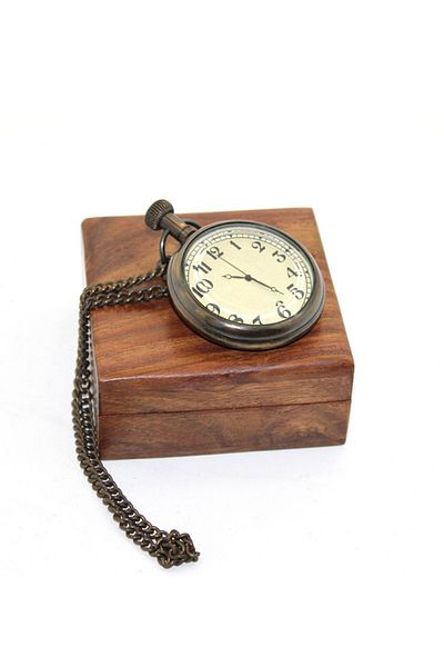 Vivesta Shop Brass Chain Clock with Wooden Box