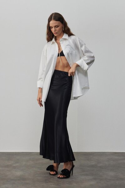 Moca Ross Satin Skirt Black