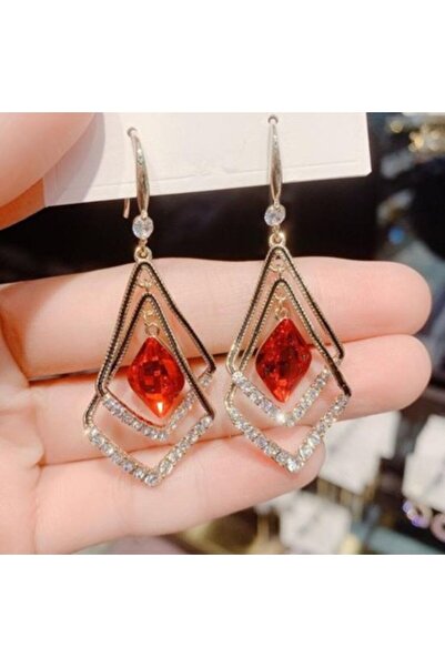 Genel Markalar Şıklığı ve Zarafeti Bir Arada Sunan Taşlı Küpe