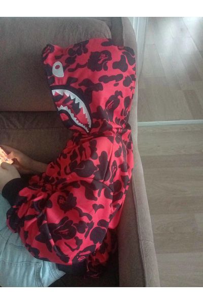 REKA MODA Unisex mikina Pubg Bape x Shark - červená