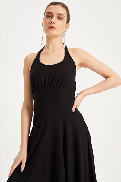 Curly فستان أسود محبوك