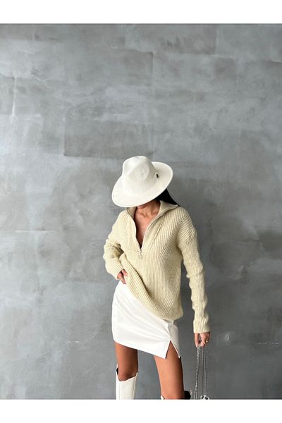 HZL Zippered Collar Knitted Sweater