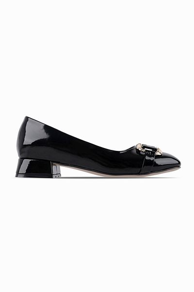 Lal Shoes & Bags Pantofi cu toc de damă din piele lăcuită neagră - Detaliu cu vârf tocit și cataramă