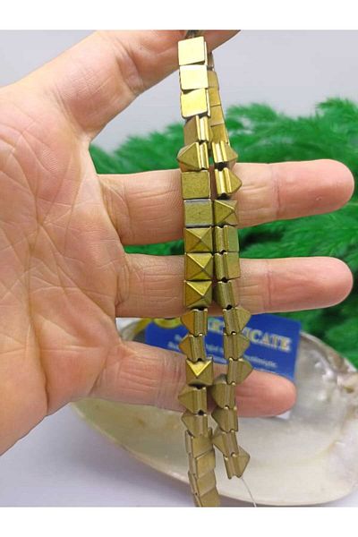 The Magıc of Healıng Hematite Natural Stone Pyramid Cut 8X8X8 (Certified)