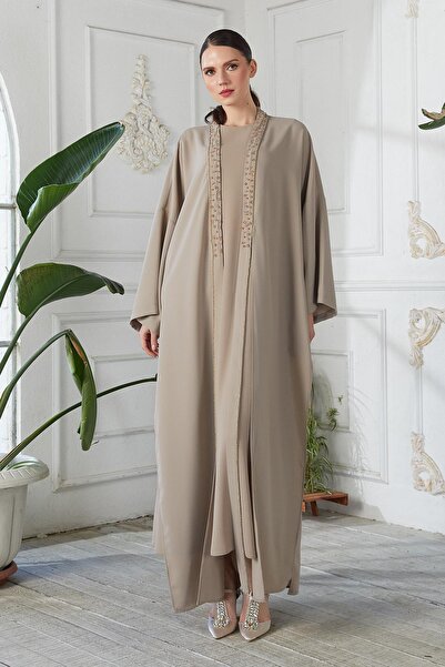 YAFA CLOTHING & ACCESSORIES عباية بيج - ياقة مطرزة يدوياً