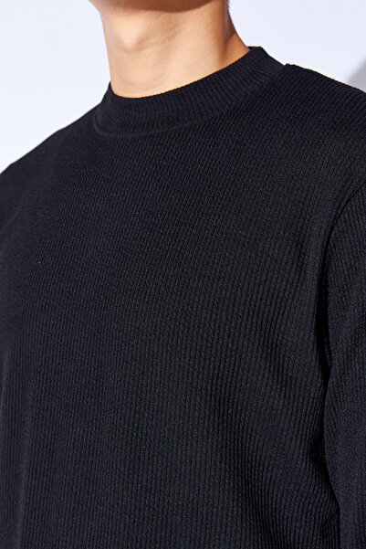 Manche Bisiklet Yaka Jakarlı Dokulu Kumaş Slim Fit Basic Uzun Kol Erkek Tshirt | Siyah MANW229954-1