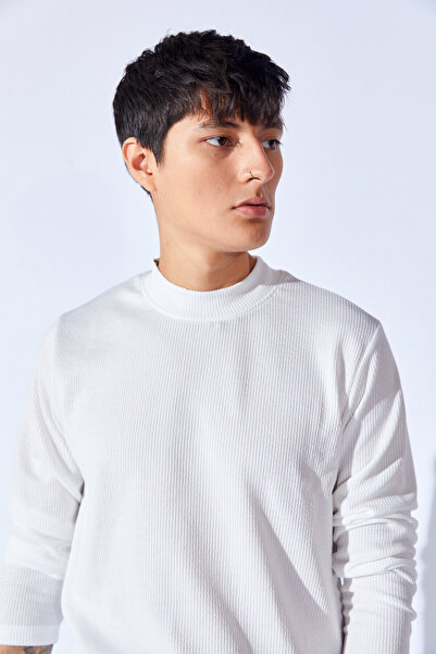 MAN EDITION Beyaz Bisiklet Yaka Jakarlı Dokulu Kumaş Slim Fit Basic Uzun Kol Erkek Tshirt | EE1000229954