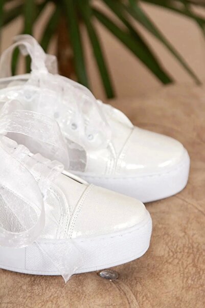 Larimar Kadın Beyaz Dantelli Bagcıklı Spor Abiye Gelinlik Ayakkabısı