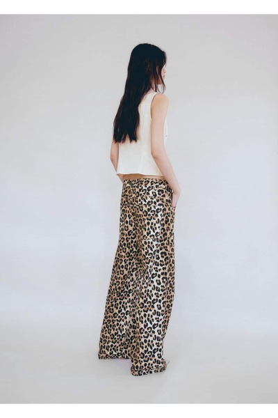 MANGO Woman Leopar desenli wideleg jean