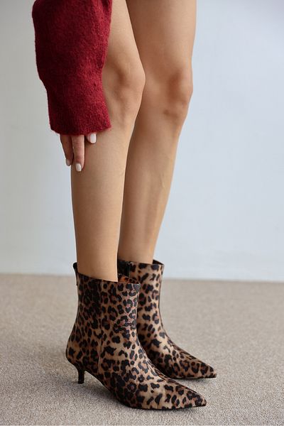 selinshoes Edna Leopard Print Pointed Toe Women's Boots