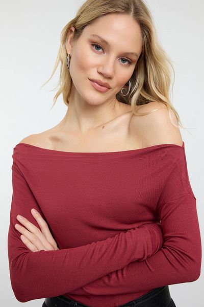 Trendyol Collection Prémium puha szövet - bordó csónak nyakba illeszkedő blúz TWOAW24BZ00227