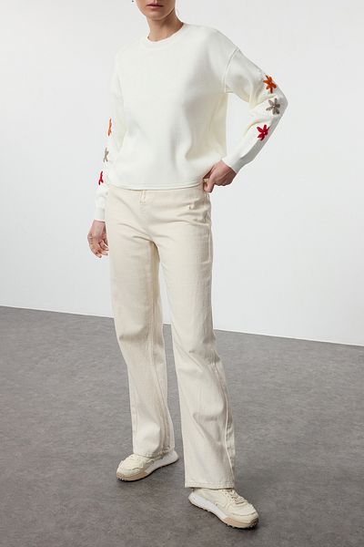 Edit by Trendyol Pulover tricotat cu imprimeu floral ecru brodat - TEDAW25KZ00011