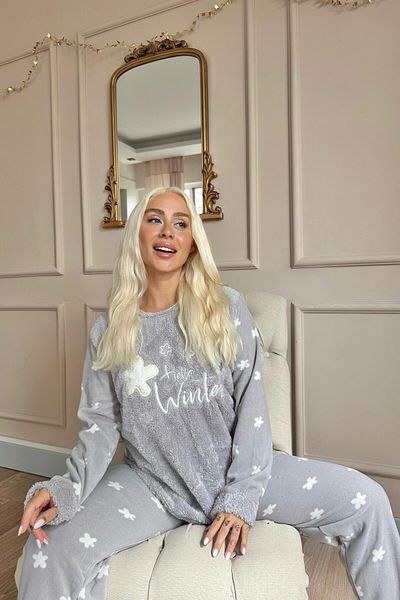Pijamaevi Σετ γυναικεία βελούδινη πιτζάμα σε γκρι Hello Winter Pattern